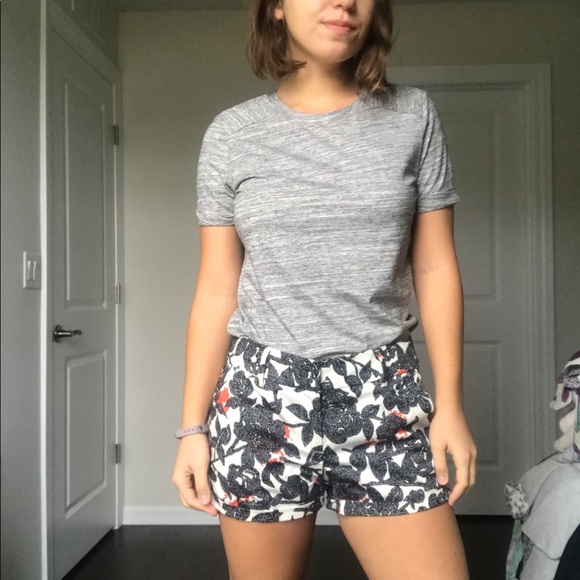 Patterned Ann Taylor shorts - Picture 1 of 3